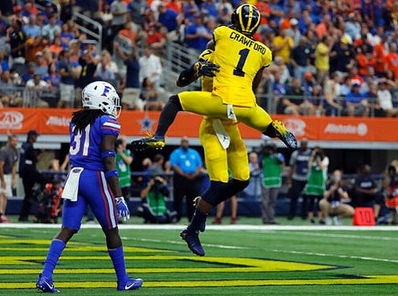 Kekoa Crawford (1) and Tarik Black (7)