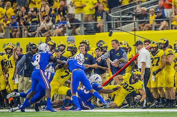 Tarik Black (7) and Ty Isaac (32)