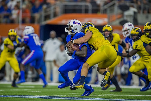 Chase Winovich (15) and Devin Bush (10)