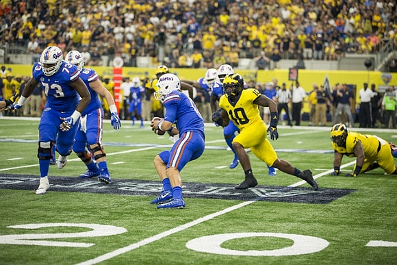 Devin Bush (10) and Maurice Hurst (73)