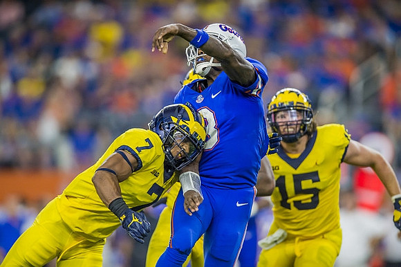 Khaleke Hudson (7) and Chase Winovich (15)