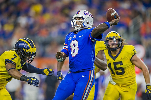 Khaleke Hudson (7) and Chase Winovich (15)