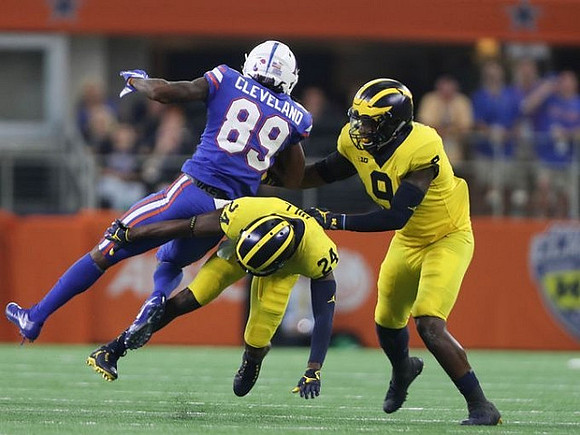 Lavert Hill (24) and Mike McCray (9)