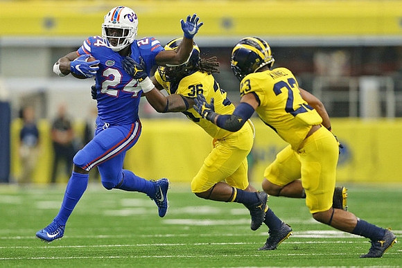 Devin Gil (36) and Tyree Kinnel (23)