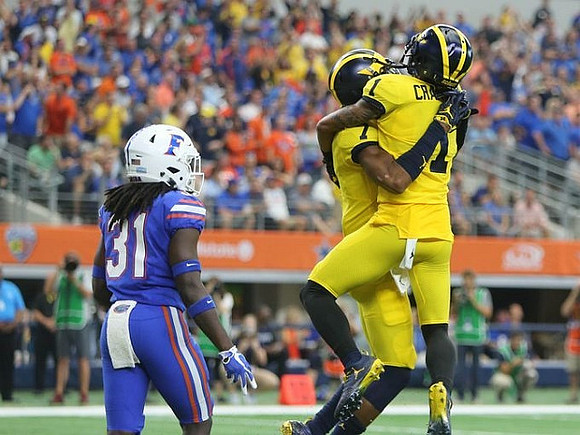 Tarik Black (7) and Kekoa Crawford (1)