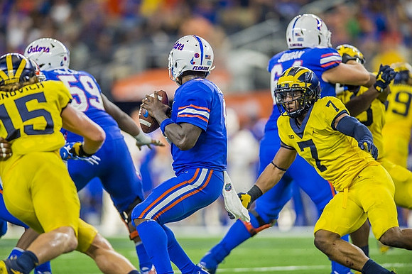 Khaleke Hudson (7) and Chase Winovich (15)