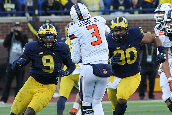 Mike McCray (9) and Bryan Mone (90)
