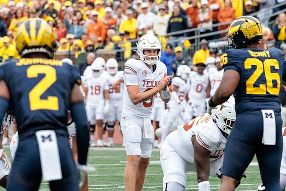 Will Johnson (2) and Rayshaun Benny (26)