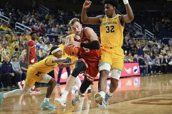 Dug McDaniel (0) and Tarris Reed Jr. (32)