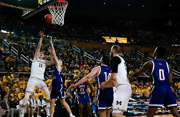 Colin Castleton (11) and Austin Davis (51)