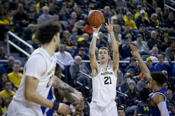 Brandon Johns Jr. (23) and Franz Wagner (21)