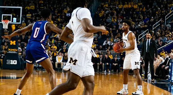 Zavier Simpson (3), David DeJulius (0), and Juwan Howard