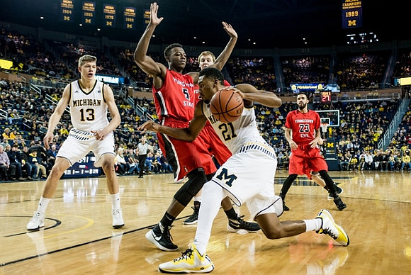 Moritz Wagner (13) and Zak Irvin (21)