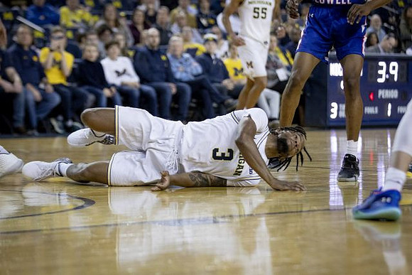 Zavier Simpson (3) and Eli Brooks (55)