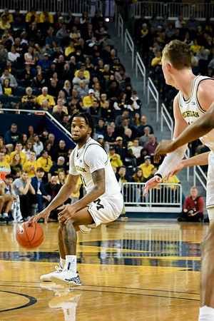 Zavier Simpson (3) and Jon Teske (15)