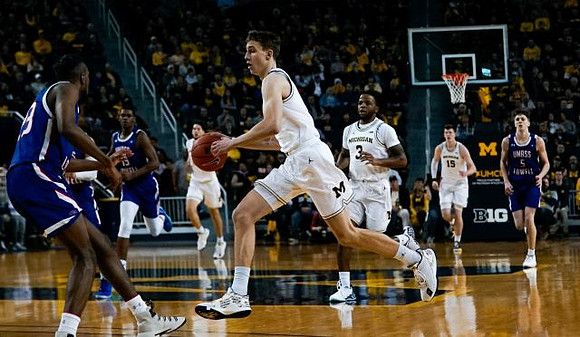 Brandon Johns Jr. (23), Franz Wagner (21), Zavier Simpson (3), and Jon Teske (15)