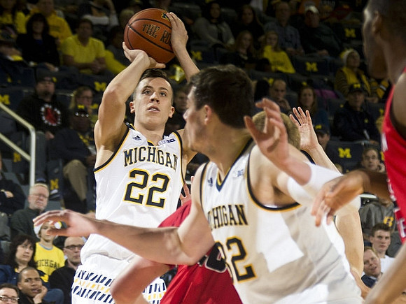 Duncan Robinson (22) and Ricky Doyle (32)