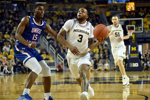 Zavier Simpson (3) and Austin Davis (51)