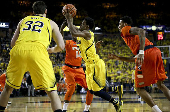 Ricky Doyle (32) and Derrick Walton Jr. (10)
