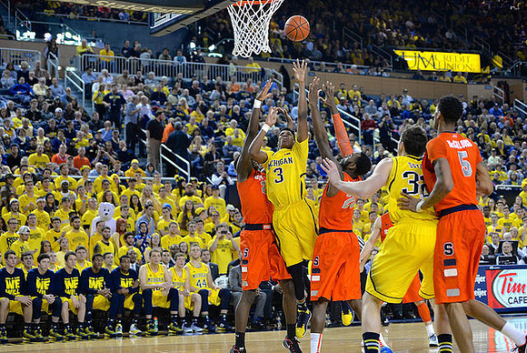 Kameron Chatman (3) and Ricky Doyle (32)