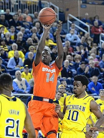 Zak Irvin (21) and Derrick Walton Jr. (10)
