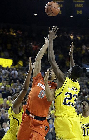 Zak Irvin (21), Caris LeVert (23), and Derrick Walton Jr. (10)