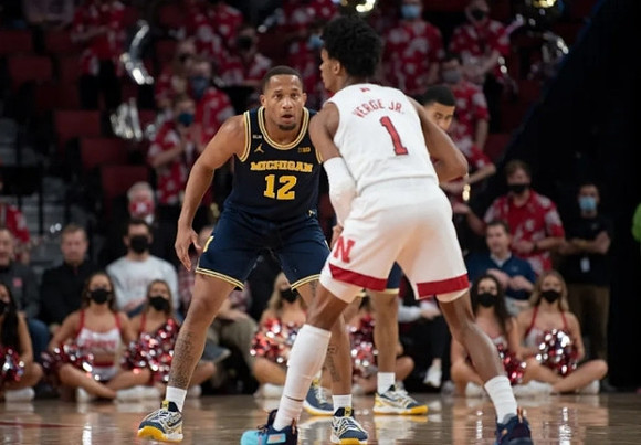 DeVante' Jones (12)
