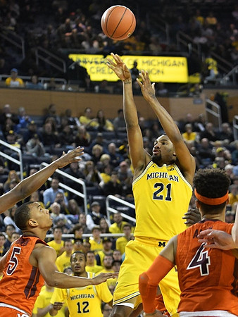 Muhammad-Ali Abdur-Rahkman (12) and Zak Irvin (21)