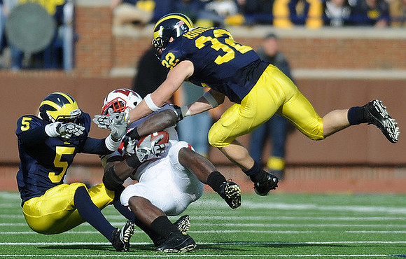 Courtney Avery (5) and Jordan Kovacs (32)