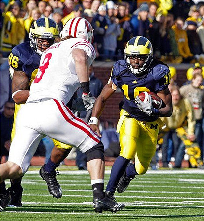 Kevin Koger (86) and Denard Robinson (16)