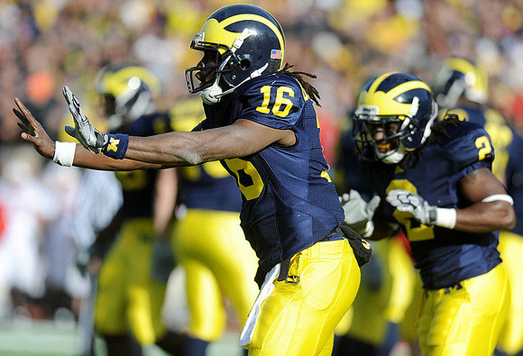Denard Robinson (16) and Vincent Smith (2)