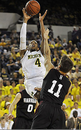 Darius Morris (4)