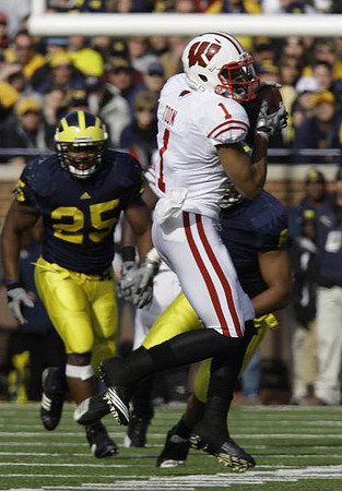 Kenny Demens (25) and Jonas Mouton (8)