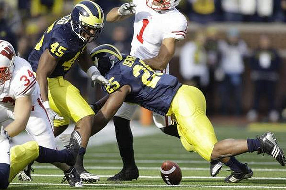 Obi Ezeh (45) and Kenny Demens (25)