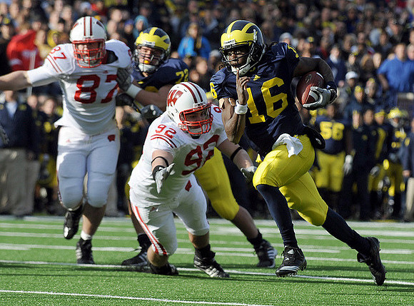 Mark Huyge (72) and Denard Robinson (16)