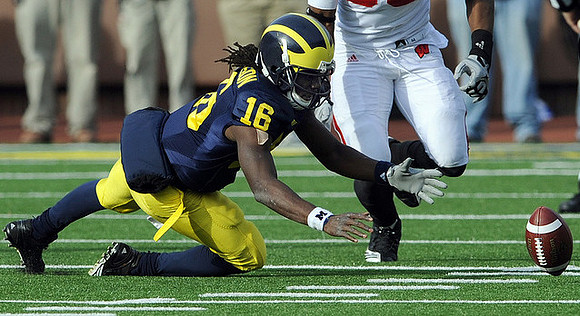 Denard Robinson (16)