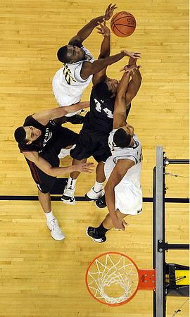 Tim Hardaway Jr. (10) and Jordan Morgan (52)