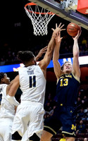 Jordan Poole (2) and Zavier Simpson (3)