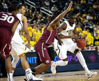 Tim Hardaway Jr. (10) and Jordan Morgan (52)