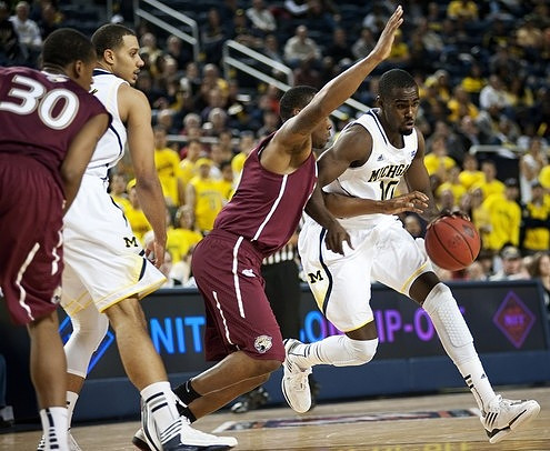 Tim Hardaway Jr. (10) and Jordan Morgan (52)