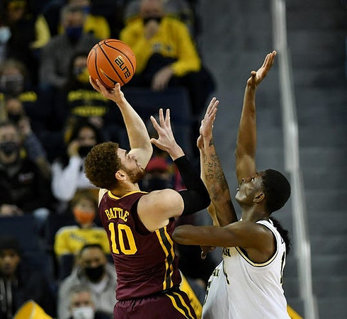 Moussa Diabate (14) and Eli Brooks (55)