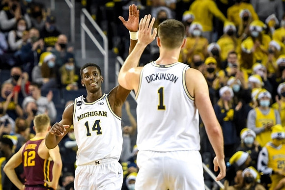 Moussa Diabate (14) and Hunter Dickinson (1)