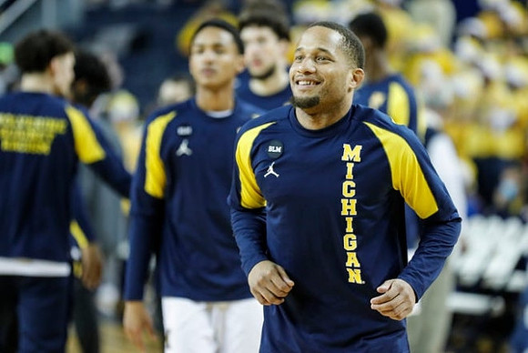DeVante' Jones (12)