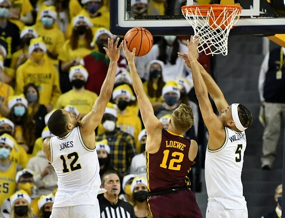 DeVante' Jones (12) and Terrance Williams II (5)