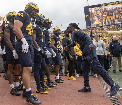 Rod Moore (9) and Michigan Team