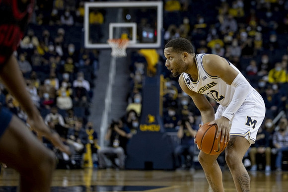 DeVante' Jones (12)