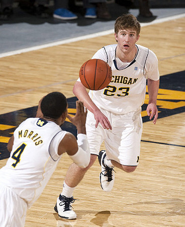 Darius Morris (4) and Evan Smotrycz (23)