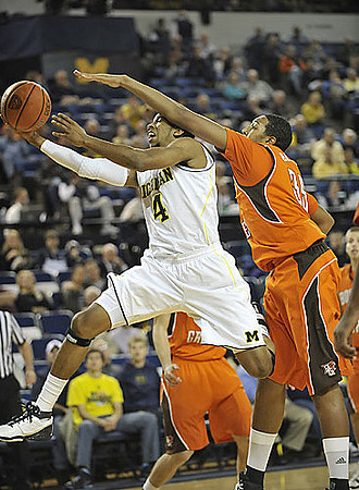 Darius Morris (4)