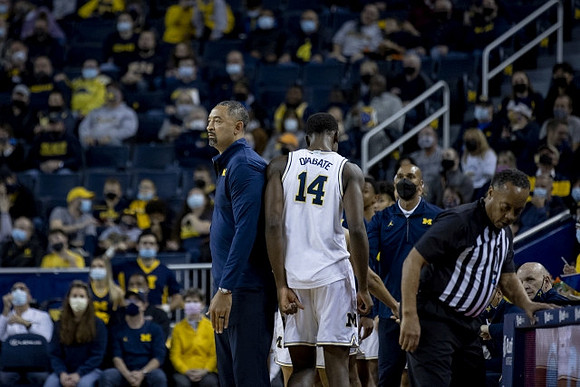 Juwan Howard, Moussa Diabate (14), Saddi Washington, and Phil Martelli