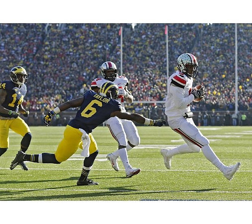 Josh Furman (14) and Raymon Taylor (6)